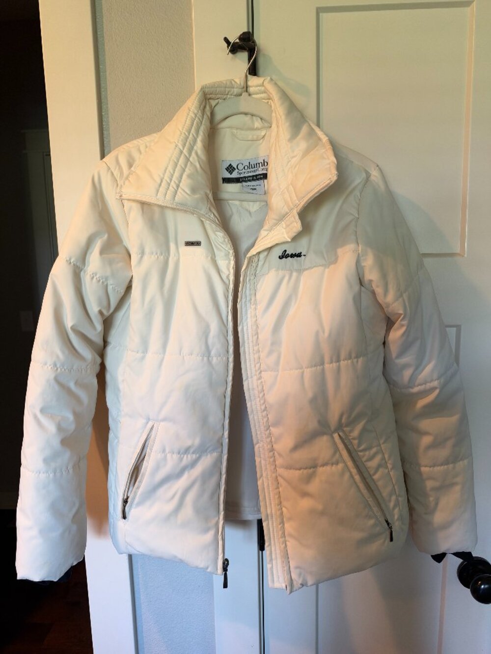 Columbia Iowa Hawkeyes Puffer Jacket | Women's Medium | White Full Zip Coat